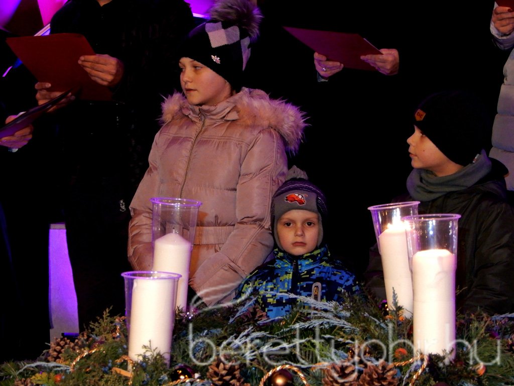 Fellobbant a szeretet lángja is 23